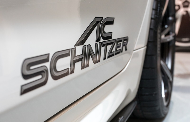 BMW 5er Limousine by AC Schnitzer, mit aufflligem AC Schnitzerschriftzug auf der hinteren Tr.