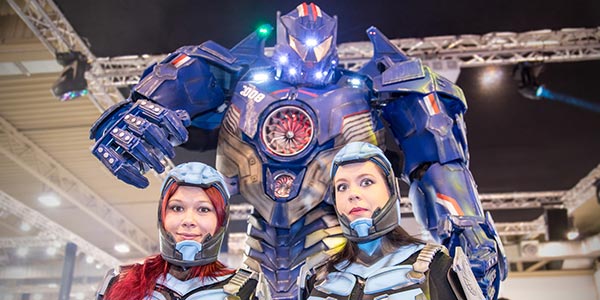 Essen Motor Show 2017: mit einem Transformer auf dem Stand von Osram in Halle 2.