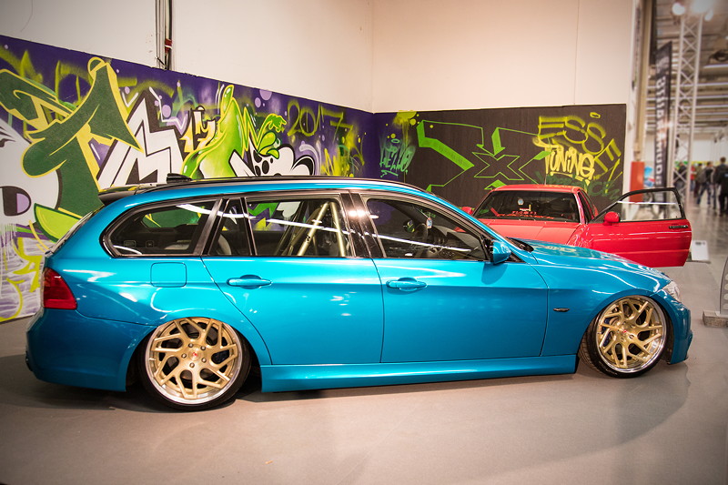 MW 335i Touring (E91), foliert in 'Atomic Teal', ausgestellt auf der tuningXperience auf der Essen Motor Show 2017.