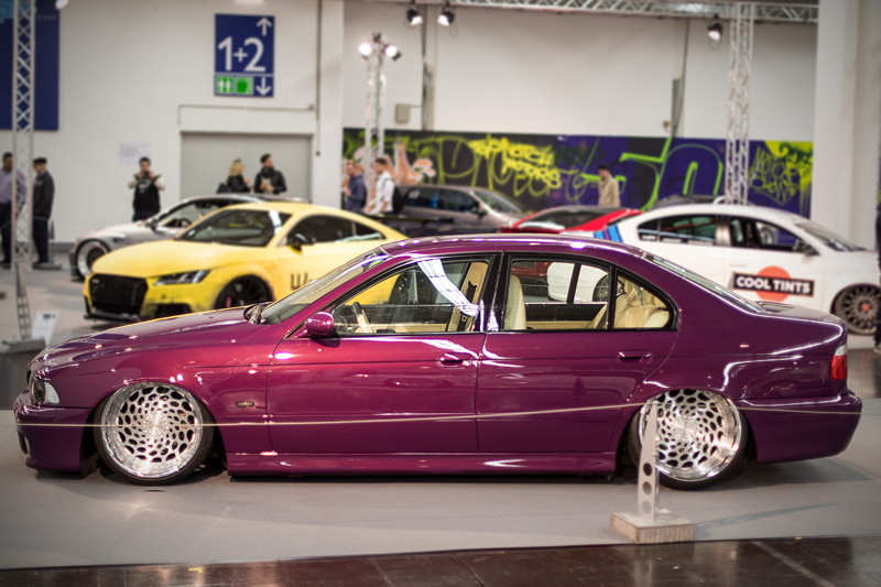 BMW 520i (E39) mit speziell angefertigtem Airride-Fahwerk, ausgestellt auf der tuningXperience, Essen Motor Show 2017.