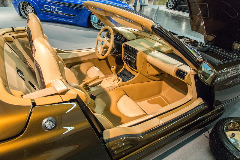 BMW Z1, speziell angefertigte 2farbige Voll-Lederausstattung, Doppelnaht mit Kreuzstich.