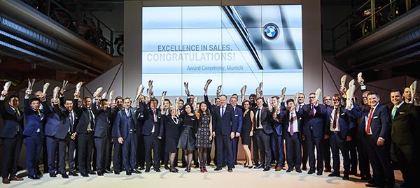 BMW zeichnete die 36 besten Händler weltweit mit dem Excellence in Sales Award bei einer feierlichen Verleihung in der BMW Group Classic in München aus.