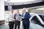 BMW Deutschland übergibt 32 BMW i3 an Staatsminister Joachim Herrmann und die Staatsbauverwaltung Bayerns am 07. August 2017 in der BMW Welt. 