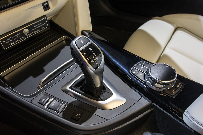 Alpina D3 Bi-Turbo Allrad Touring, Mittelkonsole mit Schalthebel und iDrive Controller