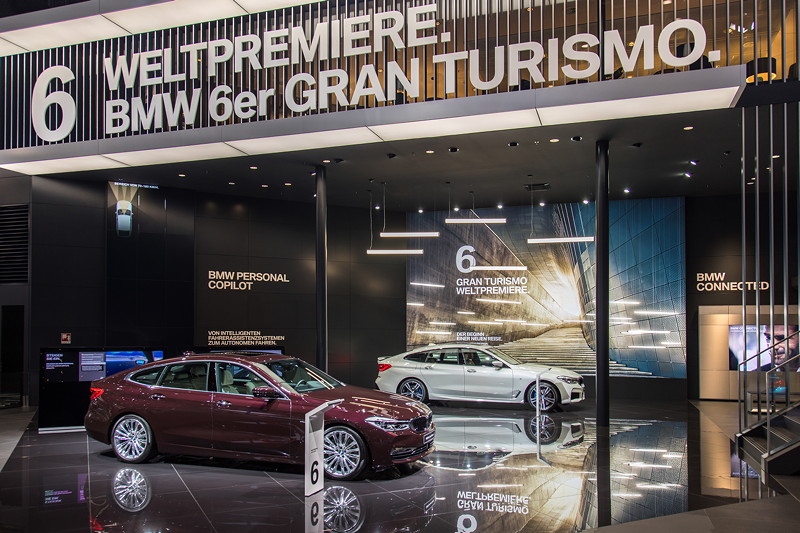 BMW 6er GT, Weltpremiere auf der IAA 2017, vorne in Royal Burgundy Red