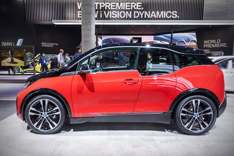 BMW i3s in Melbourne rot und schwarz, der Grundpreis betr�gt 41.150 Euro, also 3.600 Euro mehr als das Standard-Modell.