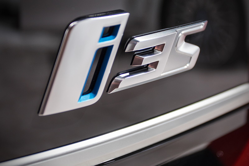 BMW i3s, dank der im Jahr 2016 neu eingefhrten 94 Ah Batterie ist eine Reichweite im Alltag von bis zu 245 km realistisch.