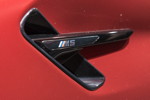 BMW M5 First Edition, seitliche M Kieme in schwarz hochglänzend