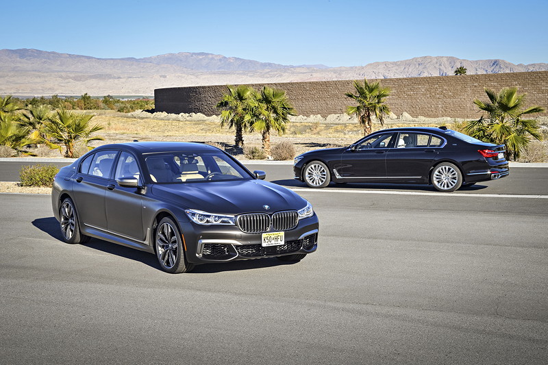 BMW M 760 Li xDrive M Performance neben dem BMW M 760Li xDrive Excellence
