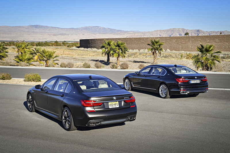 BMW M 760 Li xDrive M Performance neben dem BMW M 760Li xDrive Excellence