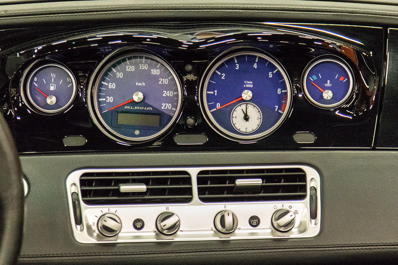 Retro Classics Cologne 2017: BMW Alpina, Tacho-Instrumente in der Mittelkonsole.