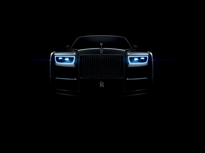 Rolls-Royce Phantom, mit prgnant umrandeten Tagfahrscheinwerfer und modernem Laserlichtsystem