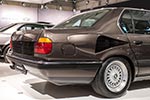 BMW 750iL, V16 (E32), seitliche Kühlluft-Einlässe am Heck. Die Motorkühler passten nicht mehr in den Motorraum.