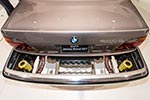 BMW 750iL (E38) James Bond, ausfahrbare Vorrichtung zum Abwerfen von Nägeln o. ä.
