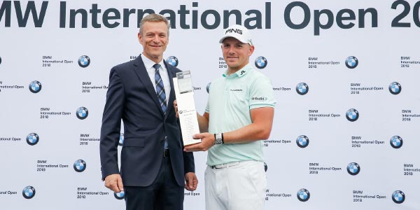 Peter van Binsbergen, Leiter BMW Vertrieb Deutschland, Matt Wallace, Gewinner der 30. BMW International Open.