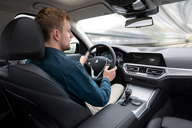 Die neue BMW 3er Limousine - BMW Intelligent Personal Assistent