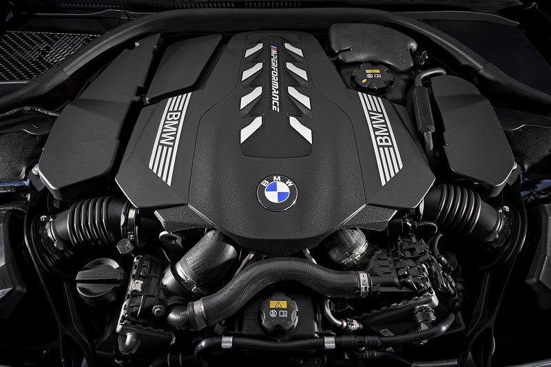 BMW 8er Coup�, V8-Biturbo Motor mit neu entwickelte Twin-Scroll-Turbolader im V-Raum zwischen den Zylinderb�nken, 530 PS