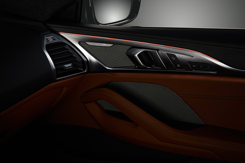 BMW 8er Coup�, ambientes Licht in verschiedenen Lichtszenarien