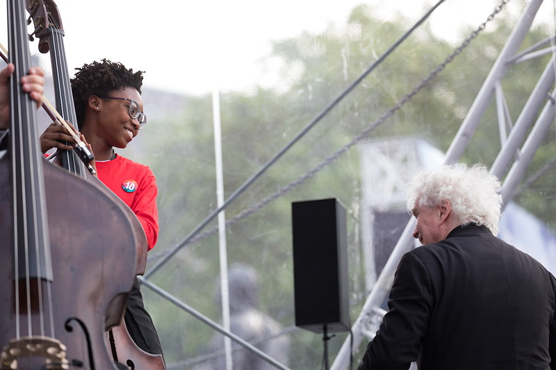 BMW Classics 2018 auf dem Trafalgar Square in London mit Kindern und Jugendlichen aus dem 'LSO on Track'-Programm.