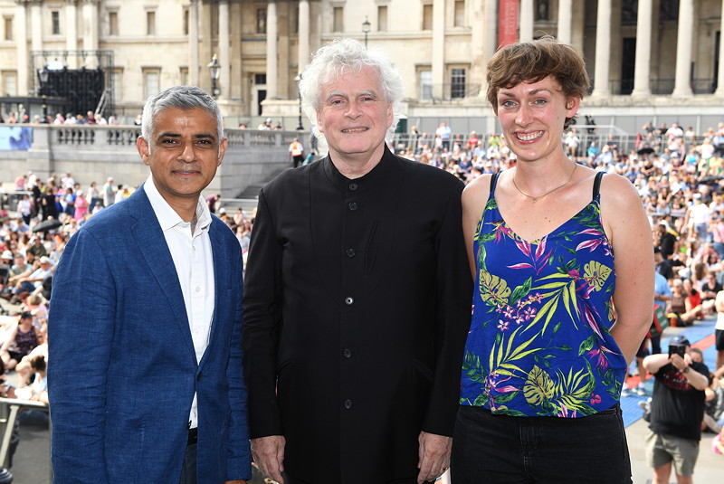 BMW Classics 2018 auf dem Trafalgar Square in London: Sadiq Khan (Brgermeister von London), Sir Simon Rattle (musikalischer Direktor, London Symphony Orchestra) und Kate Whitley (Komponistin).
