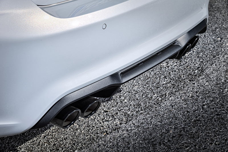 BMW M2 Competition, neue zweiflutige Abgasanlage mit zwei elektrisch gesteuerten Klappen.