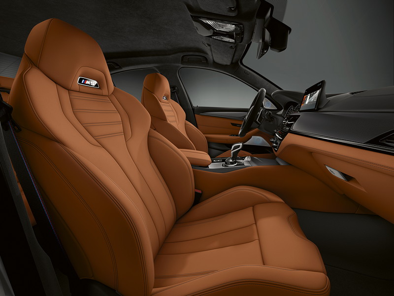 BMW M5 Competition, Innenraum, Schalensitze mit beleuchtetem M5 Logo