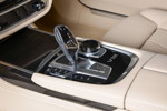 BMW M760Li, Mittelkonsole mit iDrive Controller und Fahrerlebnisschalter