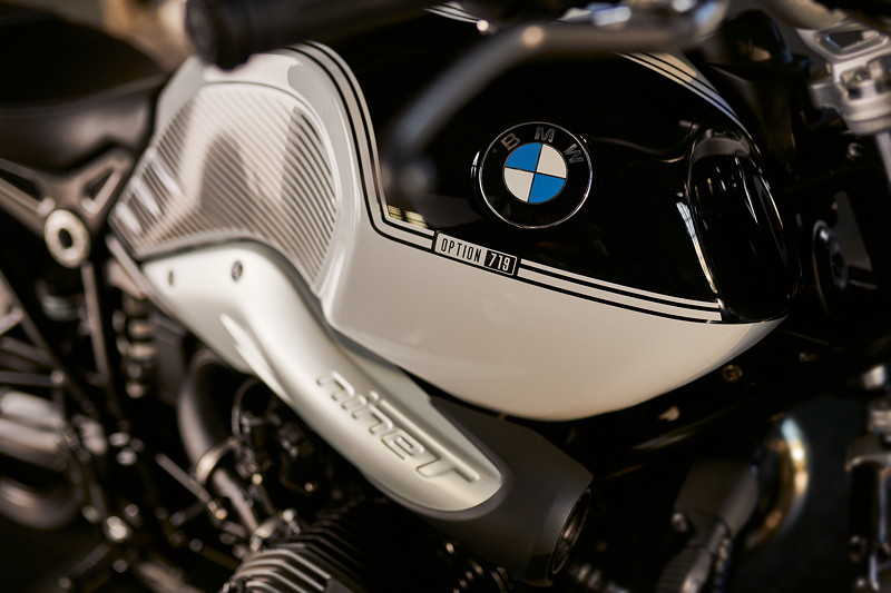 BMW R nineT Pure, BMW Motorrad Spezial: Option 719 Blackstorm metallic / Lightwhite uni.