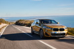 BMW X2 xDrive20d, Modell M Sport X, in Galvanic Gold, on location in Lissabon.