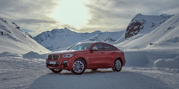 Neuer BMW X4 auf dem Weg zur Weltpremiere.