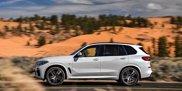 BMW X5, serienmäßig mit Servotronic: geschwindigkeits-abhängige Anpassung an die Lenkkraftunterstützung