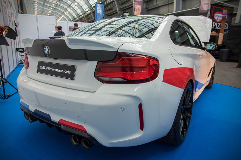 BMW M2 Competition mit M Performance Parts, Heckklappe Carbon, Heckspoiler Carbon durchstrmt, Heckdiffusor Carbon, Endrohrblende Carbon, Abgasanlage Titan.