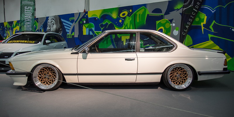 BMW 628 (Modell E24), mit Original-Lackierung in Alpinwei