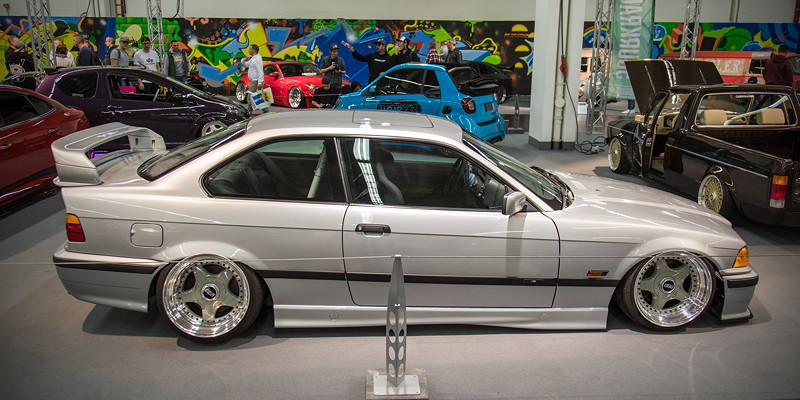 BMW 318is (Modell E36), mit 'Airlift Performance' Luftfahrwerk mit 'Airlift' 3P Steuerung, 'Viair' 440C Kompressor