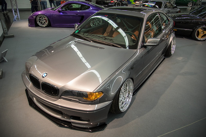 BMW 330Ci (Modell E46) mit Sideskirts, Frontschwert und Diffusor umgesetzt durch 'AS Downshiftcustoms'