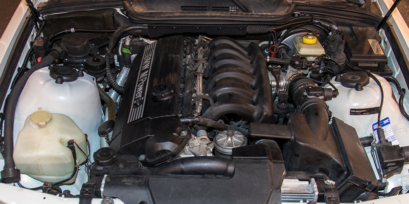 Essen Motor Show 2018: BMW M3, Motorraum, 3.2 Liter S52-Motor mit 243 PS, Handschalter