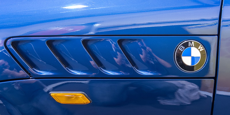 Essen Motor Show 2018: BMW Z3 3.0 roadster in blau, seitliche Kieme mit BMW-Logo