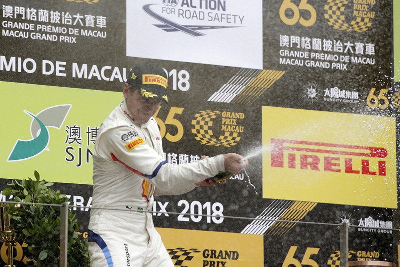 Macau (CHN), 18. November 2018. FIA-GT World Cup, Podium, Gewinner #42 BMW Team Schnitzer, BMW M6 GT3, Augusto Farfus (BRA).