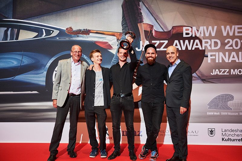 BMW Welt Jazz Award Finale 2018, v.l.n.r.: Dr. Hans-Georg Kppers, Sebastian Wolfgruber, Leo Betzl, Maximilian Hirning und Dr. Nicolas Peter.