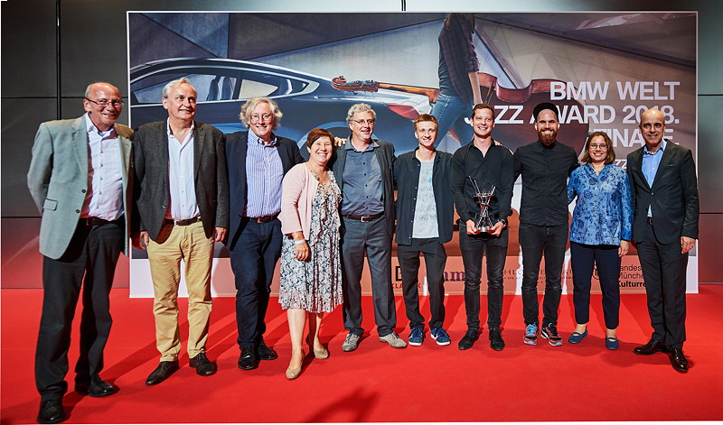 BMW Welt Jazz Award Finale 2018, v.l.n.r.: Dr. Hans-Georg Kppers, Andreas Kolb, Roland Spiegel, Christiane Bhnke-Geisse, Oliver Hochkeppel, Sebastian Wolfgruber, Leo Betzl, Maximilian Hirning, Heike Lies und Dr. Nicolas Peter.