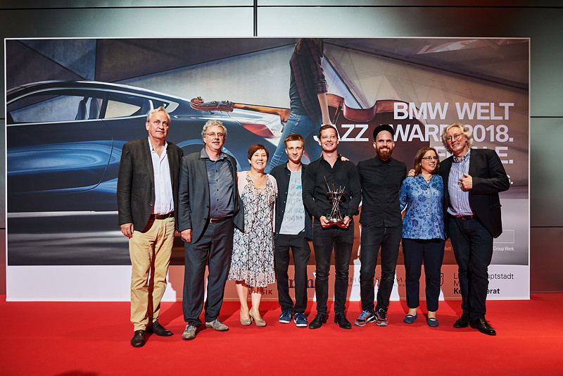 BMW Welt Jazz Award Finale 2018, v.l.n.r.: Andreas Kolb, Oliver Hochkeppel, Christiane Bhnke-Geisse, Sebastian Wolfgruber, Leo Betzl, Maximilian Hirning, Heike Lies und Roland Spiegel.