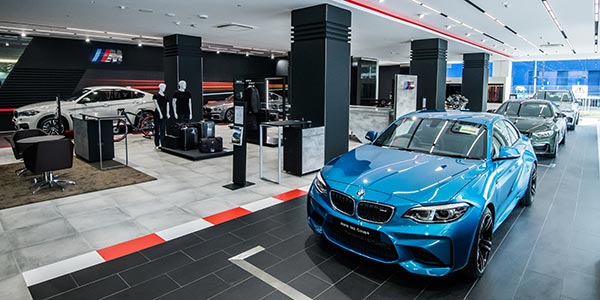 BMW M baut Angebot exklusiver Showrooms weltweit aus.