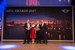 MINI Award 2017 in der Kategorie 'Customer Relationship Management' für das Autohaus Heermann u. Rhein mit Laudator Sebastian Mackensen, Leiter MINI.