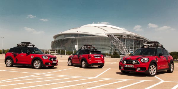 Drei MINI Cooper S E Countryman ALL4 starten zum Abenteuer Panamericana.