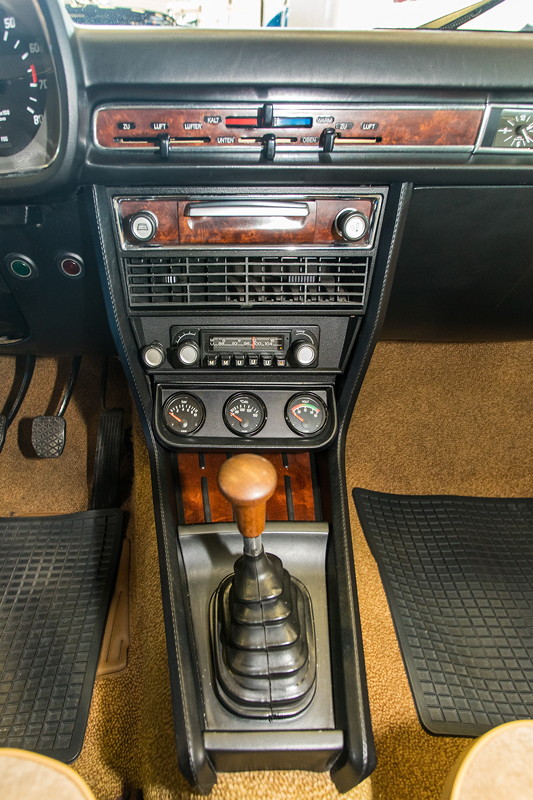 Retro Classics Cologne 2018, BMW E3 Limousinen Club e. V.: BMW 3,0 L, Mittelkonsole