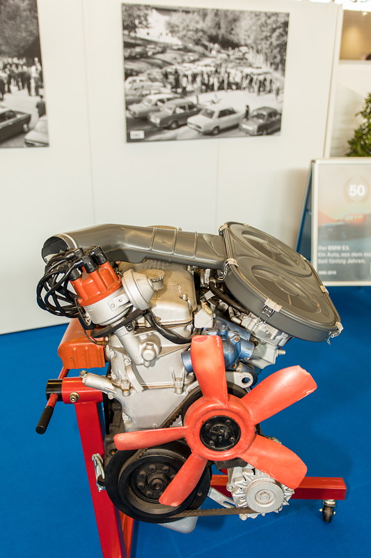 Retro Classics Cologne 2018: der BMW E3 Limousinen Club e. V. zeigt ein Modell eines 6-Zylinder-Motors