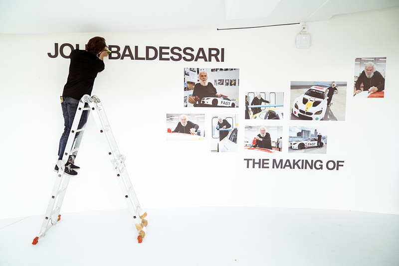 Sonderausstellung im BMW Museum 'BMW Art Cars | How a vision became reality.' Aufbau.