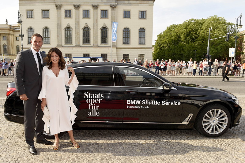 Iris Berben und Heiko Kiesowbeim anschlieendem Dinner im Apollosaal der Staatsoper Unter den Linden.