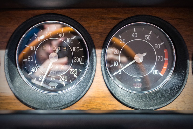 BMW 3.0 CSi (E9), Tacho und Drehzahlmesser