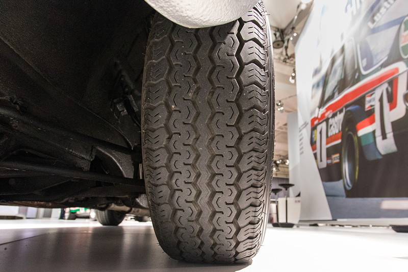 BMW 3.0 CSi (E9), mit orig. Reifenprofil von damals